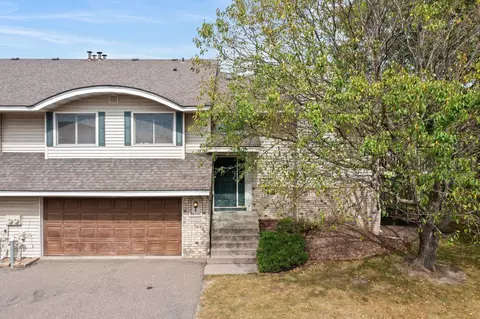 1009 Aston Cir, Burnsville, MN 55337