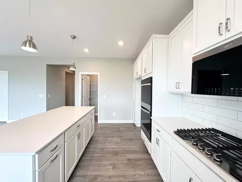 4722 Devonshire Ln, Chaska, MN 55318 photo 3