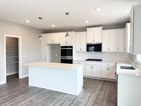 4722 Devonshire Ln, Chaska, MN 55318 photo 6