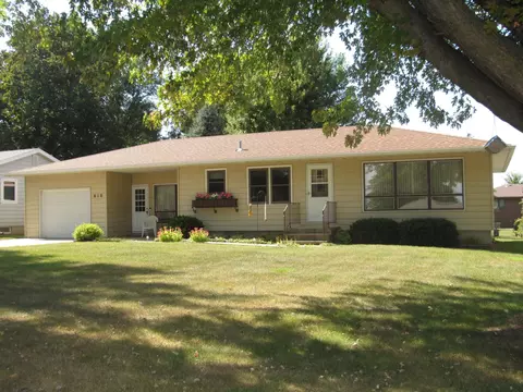 610 W Shore Dr, Worthington, MN 56187