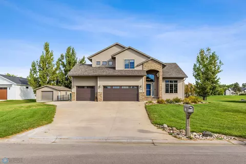 232 Chestnut Dr, Horace, ND 58047
