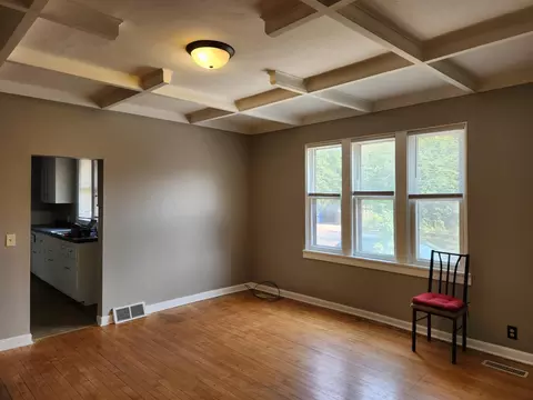 1237 7th St E, Saint Paul, MN 55106 photo 2