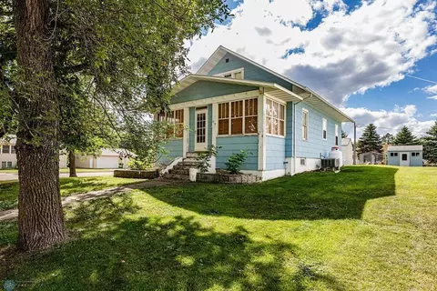 519 5th St SW, Forman, ND 58032