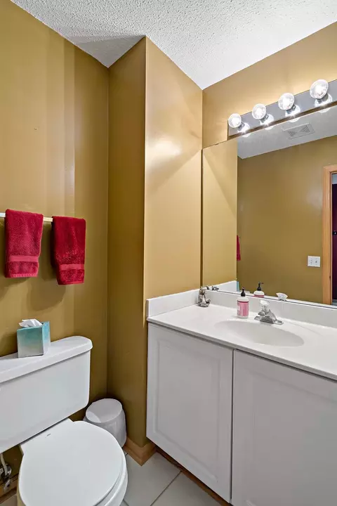 2227 Creekside Ct #104, Eagan, MN 55122 photo 11