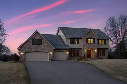 14 Hill Farm Cir, North Oaks, MN 55127