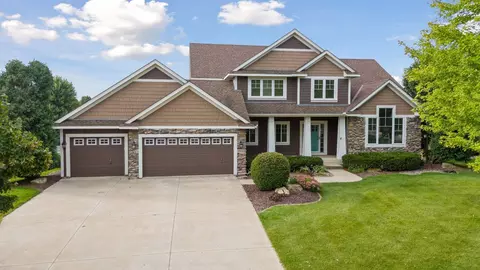 8215 Kelzer Pond Dr, Victoria, MN 55386