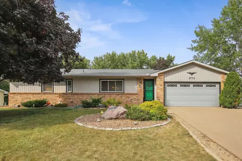 1733 Deerwood Dr, Eagan, MN 55122