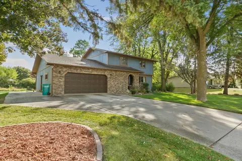 445 Crestview Ln, Owatonna, MN 55060