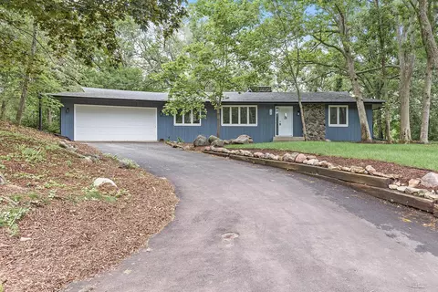 135 Sabra Ct, Apple Valley, MN 55124
