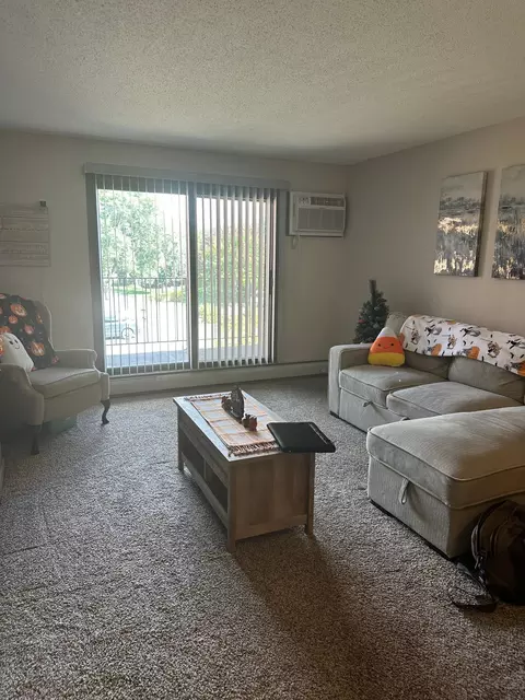 1800 Riverwood Dr #214, Burnsville, MN 55337