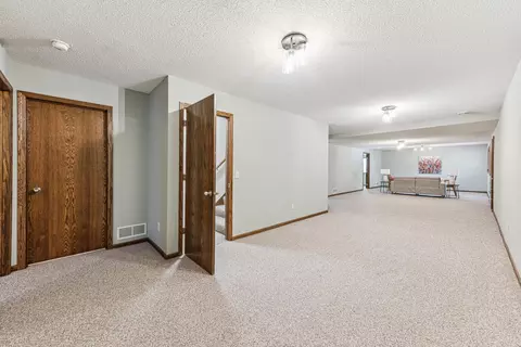 658 Mcfaddens Trl, Eagan, MN 55123 photo 36