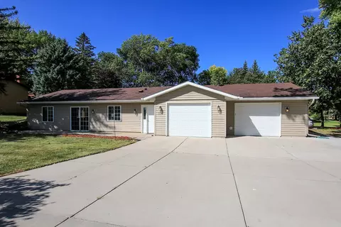 1010 Dale St SW, Hutchinson, MN 55350