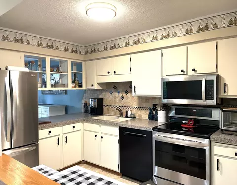 7601 W 101st St #317, Bloomington, MN 55438