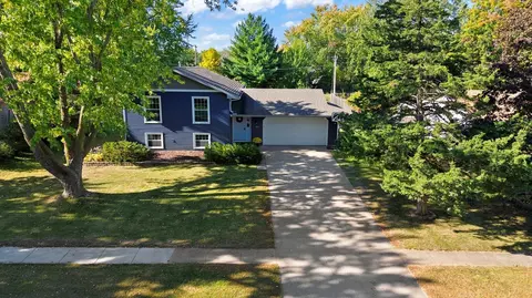 820 Mcintosh Dr, Apple Valley, MN 55124