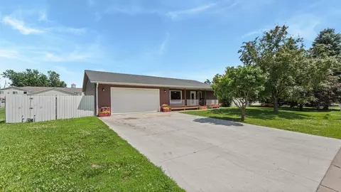 540 Western Ave N, Watkins, MN 55389