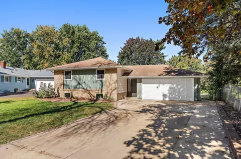 2147 Mohawk Rd E, North Saint Paul, MN 55109
