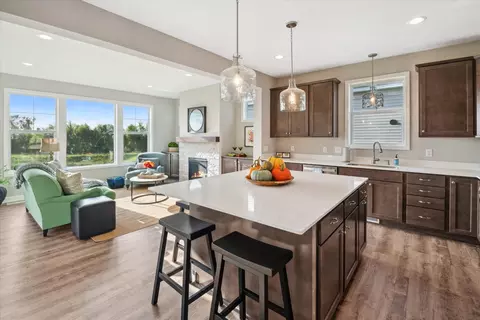 17940 Grantham Ln, Lakeville, MN 55044