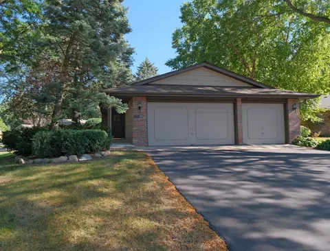 40 Kimberly Ln N, Plymouth, MN 55447