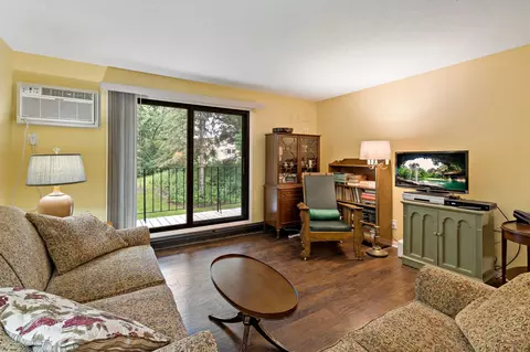 5607 Green Circle Dr #206, Minnetonka, MN 55343