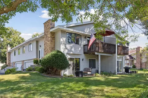 5662 Royal Oaks Dr, Shoreview, MN 55126