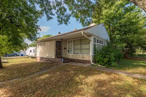 545 Desnoyer Ave, Saint Paul, MN 55104