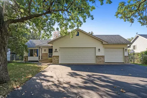 38538 8th Ave, North Branch, MN 55056