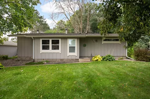 7065 Lakeview Dr, Lino Lakes, MN 55014