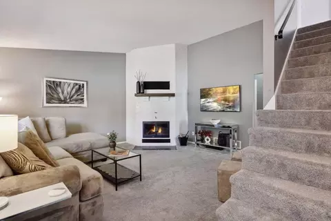8442 144th St W, Apple Valley, MN 55124