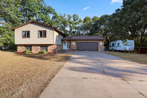 1070 Joy Cir SW, Cambridge, MN 55008