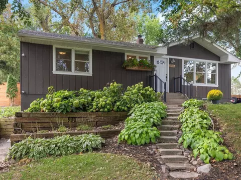 1540 Peltier Lake Dr, Centerville, MN 55038