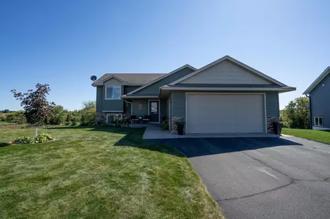 1852 Cypress Trl, New Richmond, WI 54017