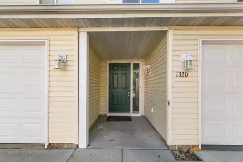 1320 Willow Trl, Farmington, MN 55024