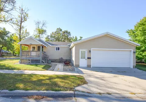 803 Minnesota St, Paynesville, MN 56362