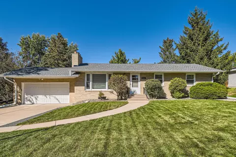 2111 Rosewood Ln S, Roseville, MN 55113