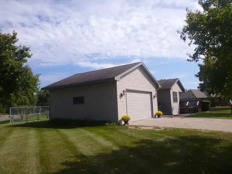 1095 3rd Ave NE, Milaca, MN 56353 photo 4