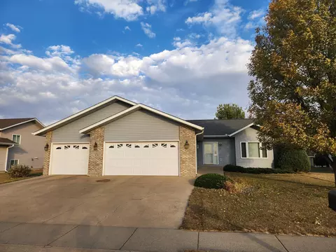211 Rainbow Dr, Marshall, MN 56258
