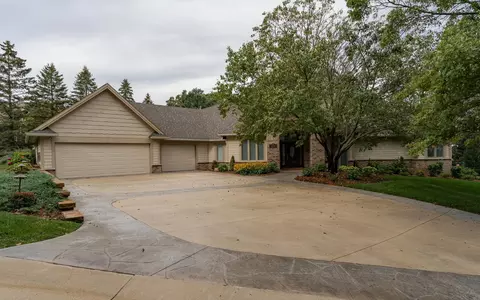 1003 Hunters Point Ln SW, Rochester, MN 55902