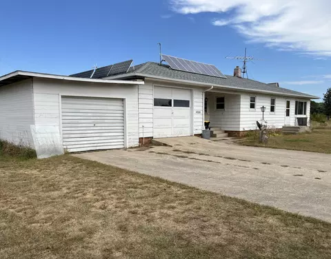 49286 County Road 13, Windom, MN 56101
