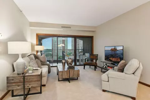 1201 Yale Pl #1301, Minneapolis, MN 55403