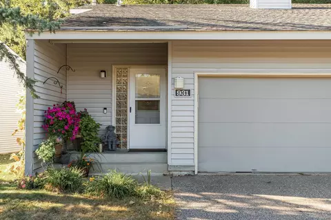 931 Monterey Ct N, Shoreview, MN 55126