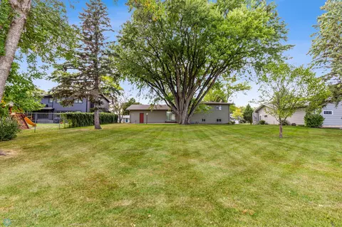 2831 N Maple St N, Fargo, ND 58102 photo 27
