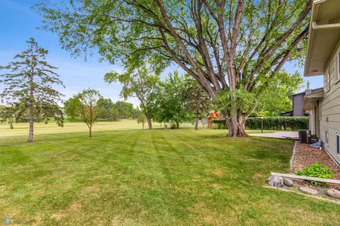 2831 N Maple St N, Fargo, ND 58102 photo 30