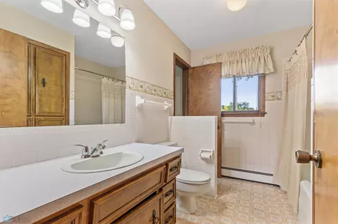 2831 N Maple St N, Fargo, ND 58102 photo 11