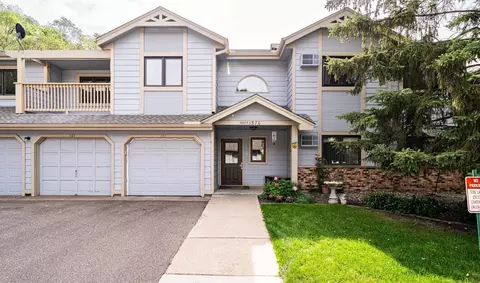 1570 Wheelock Ln #102, Saint Paul, MN 55117