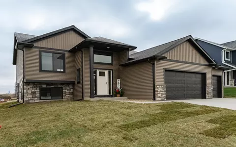 1821 Brandt Dr NE, Byron, MN 55920