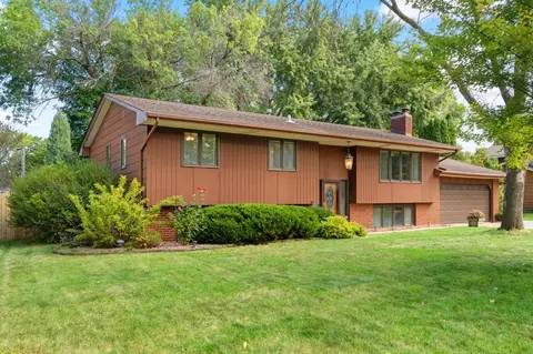 2212 E 114th St, Burnsville, MN 55337