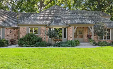 6209 Saint Albans Cir, Edina, MN 55439