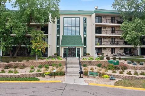 10501 Cedar Lake Rd #312, Minnetonka, MN 55305