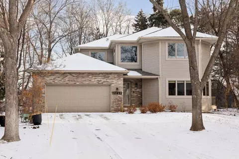 2240 Ferris Ln, Roseville, MN 55113