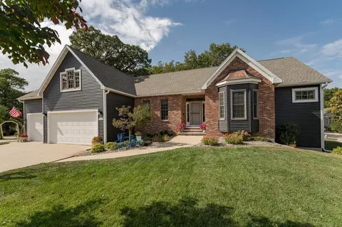 1911 Glendale Hills Dr NE, Rochester, MN 55906